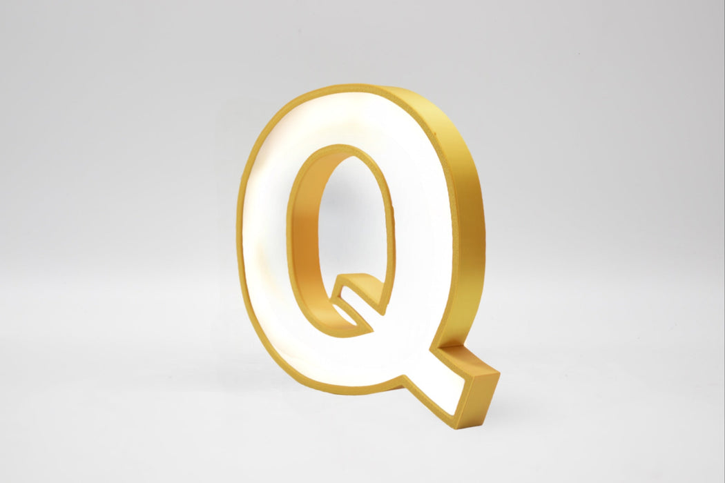 Letra 3D Oro con Metacrilato