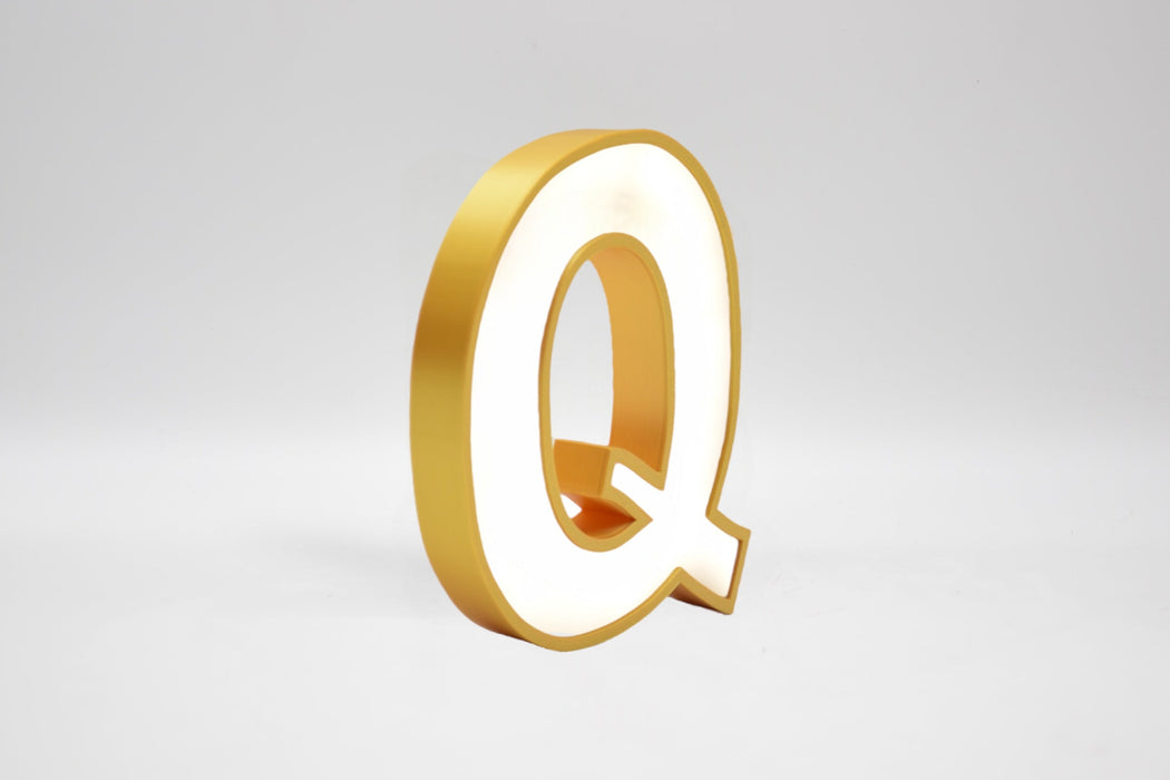 Letra 3D Oro con Metacrilato