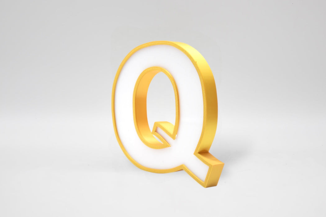 Letra 3D Oro con Metacrilato
