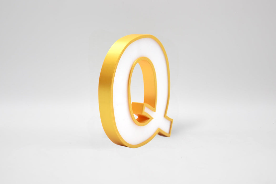 Letra 3D Oro con Metacrilato